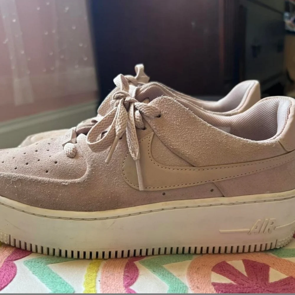 Nike air force 1's sage lows. Beige - Picture 1 of 3